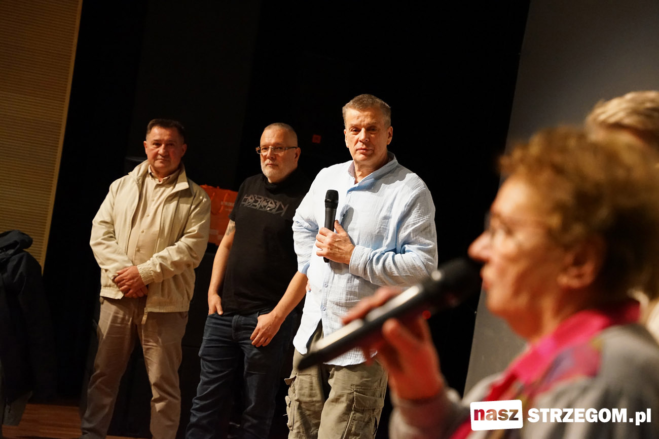 Tajemnice Strzegomia i Sławy. Premiera filmu „Okultyzm Heinricha Himmlera – Akta strzegomskich czarownic” przyciągnęła tłumy [FOTO] 